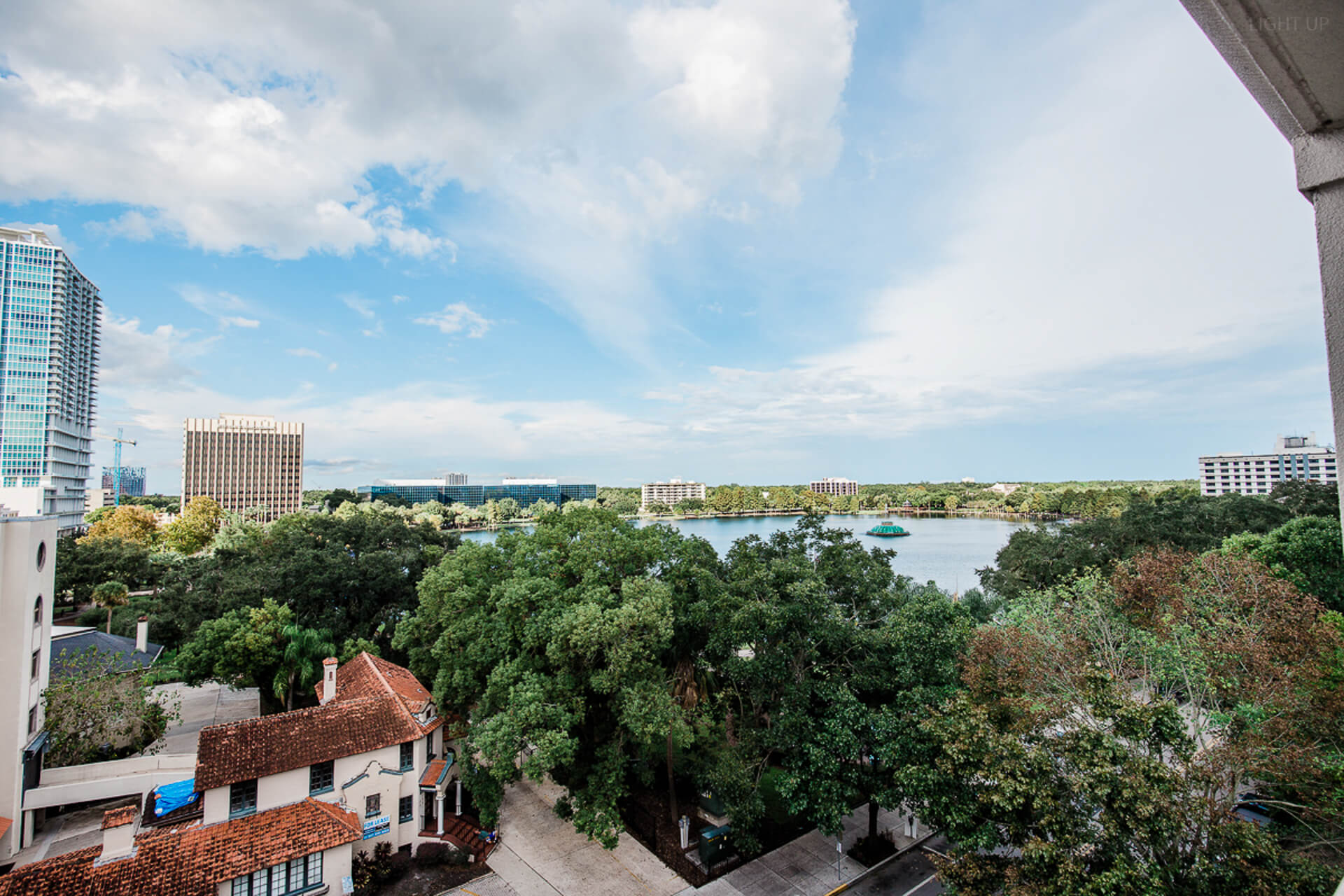 Top view of Lake Eola park on a sunny day