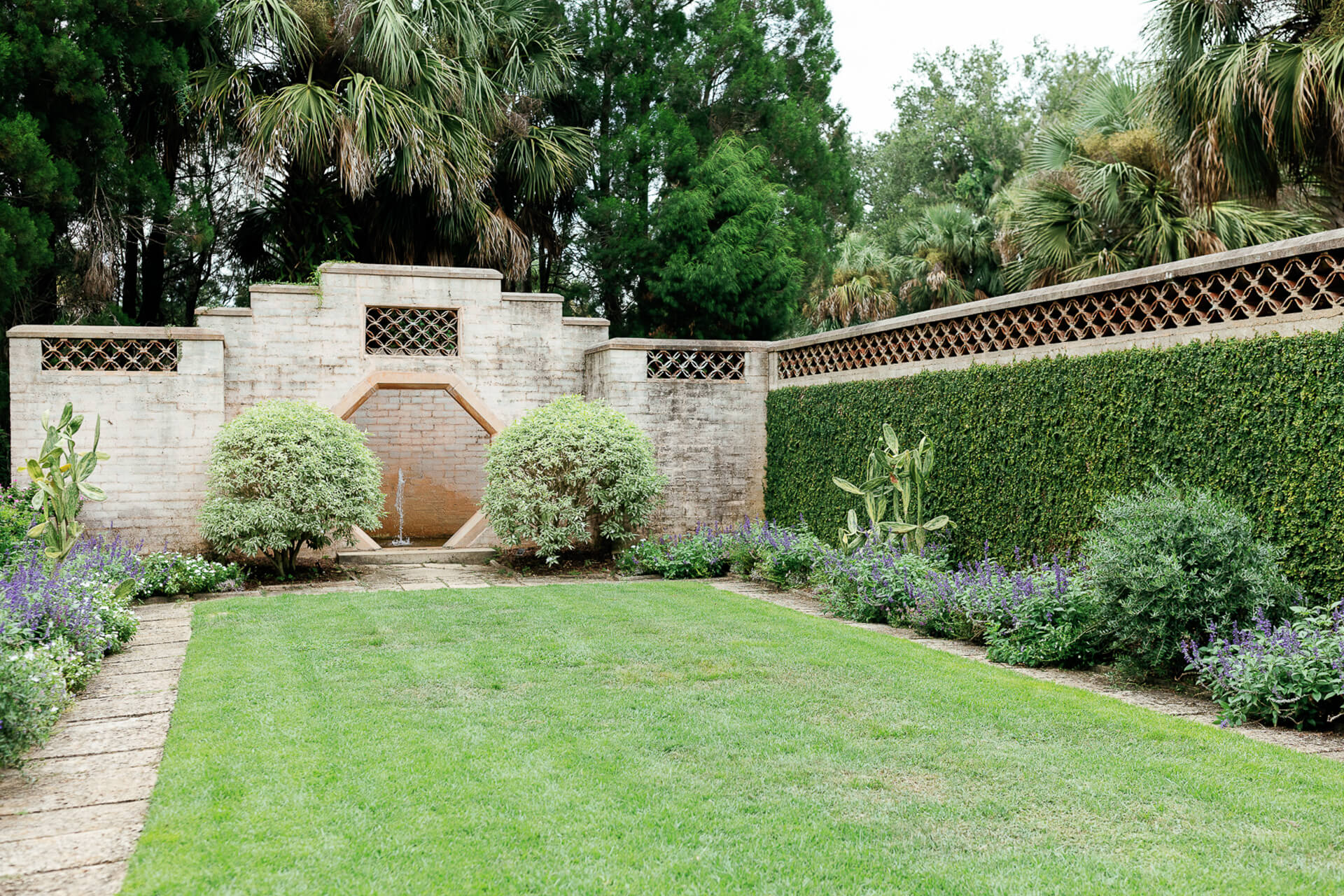 beautiful courtyard at Bok Tower, a popular elopement venue for couples in Orlando