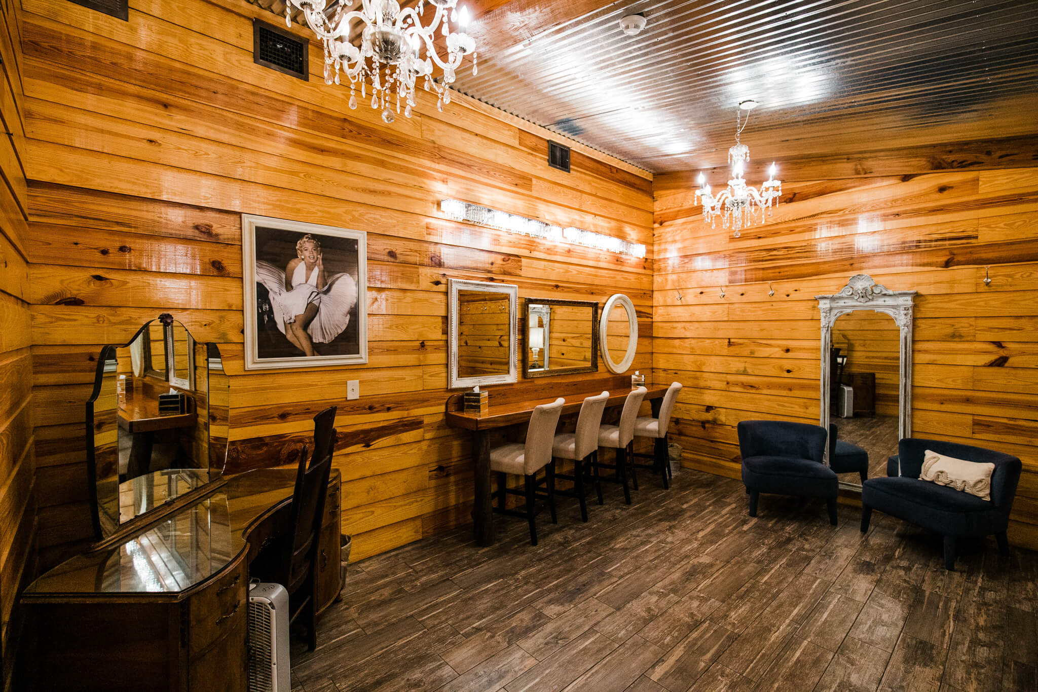 Inside look at getting-ready bridal suite at Club Lake Venue