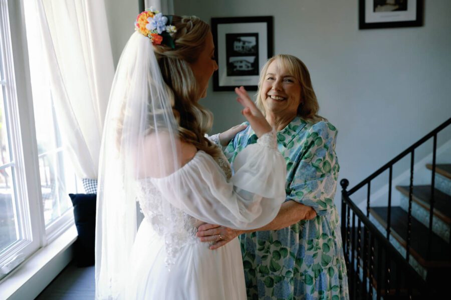 bride and mother sharing an emotional moment